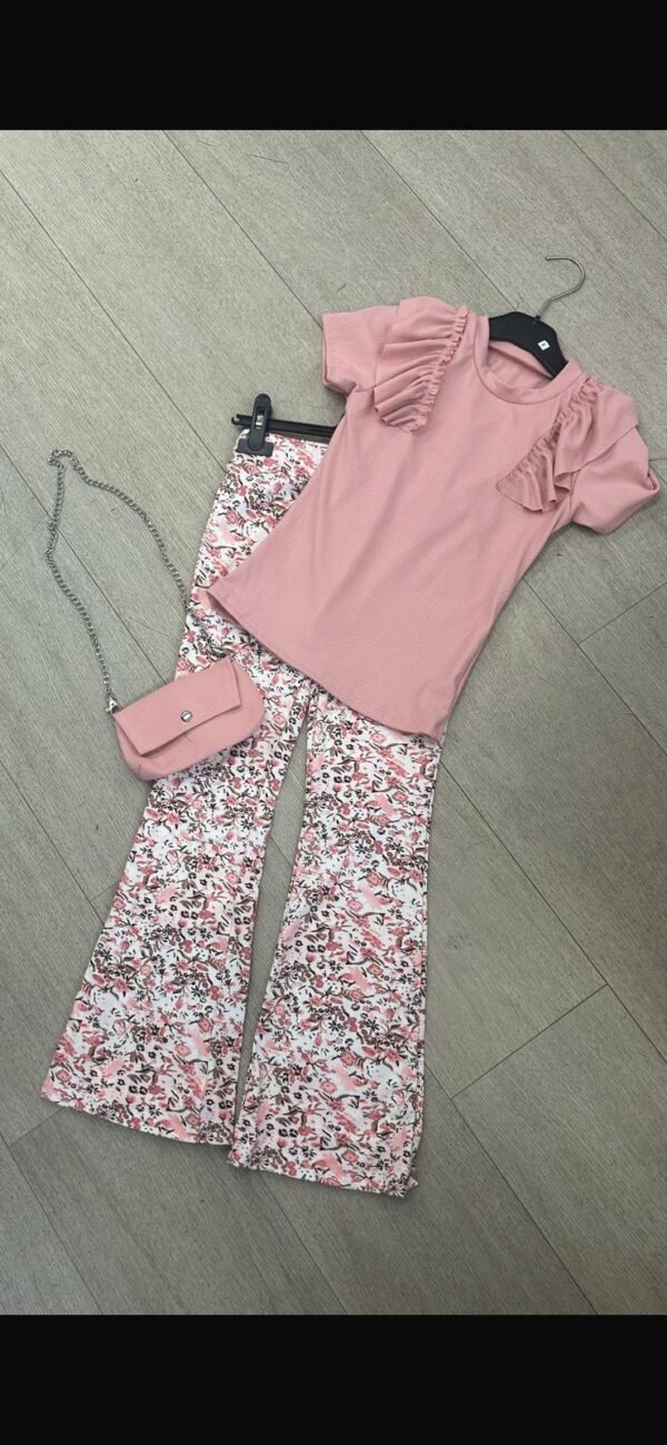 Flared | licht roze